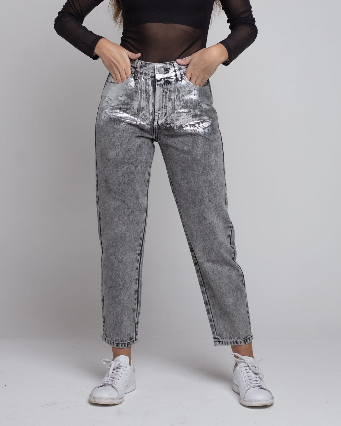 Jeans Mom Olivia  Metalizado gris