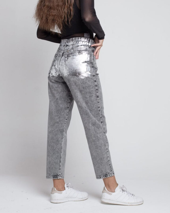 Jeans Mom Olivia  Metalizado gris